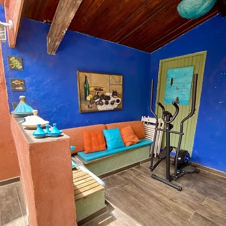 Maison Mediterraneenne Proche Du Coeur De Ville, Avec Piscine